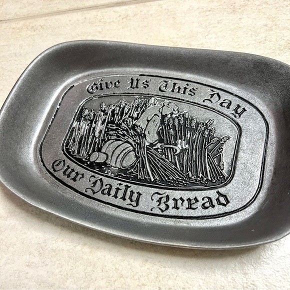 Wilton Armetale Give Us This Day Large Bread Tray Matte Finish EUC grandma core - Picture 2 of 9